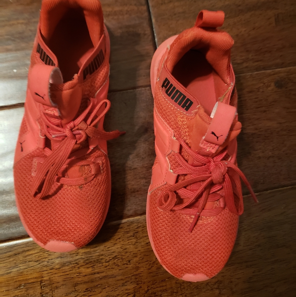 Boys Pre-owned Red & Black Pumas